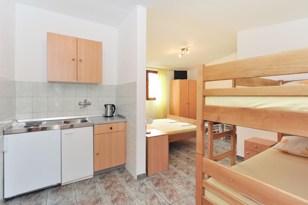Apartments Marta Стариград-Пакленица Стая снимка